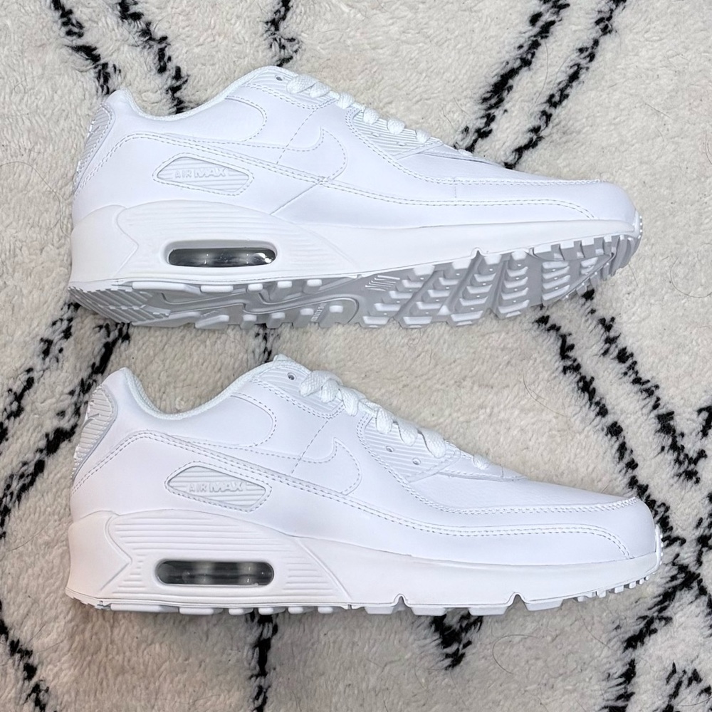 Nike Air Max 90 LTR (GS) NIB Size 7Y Big kid (conversion to WOMENs 8.5) - white